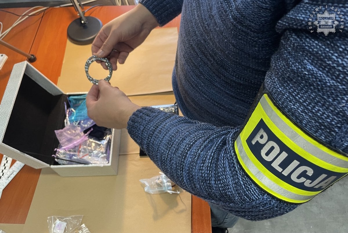 oszustwa przy zwrotach biżuterii