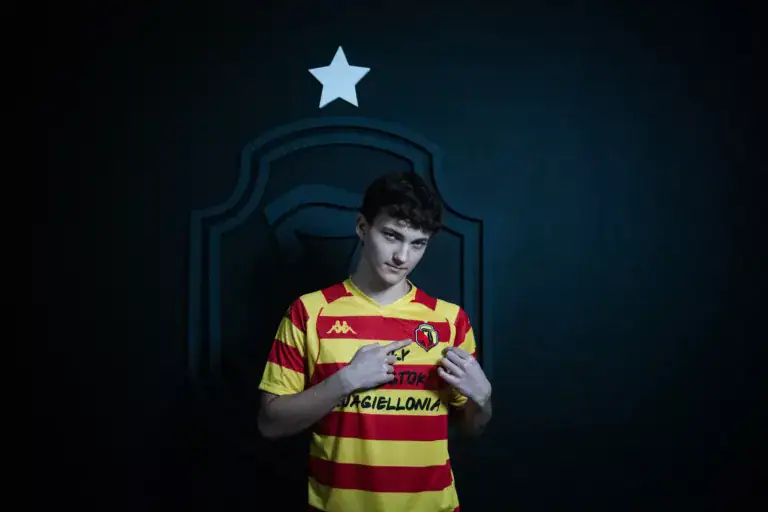 Jakub Moćkun kontrakt