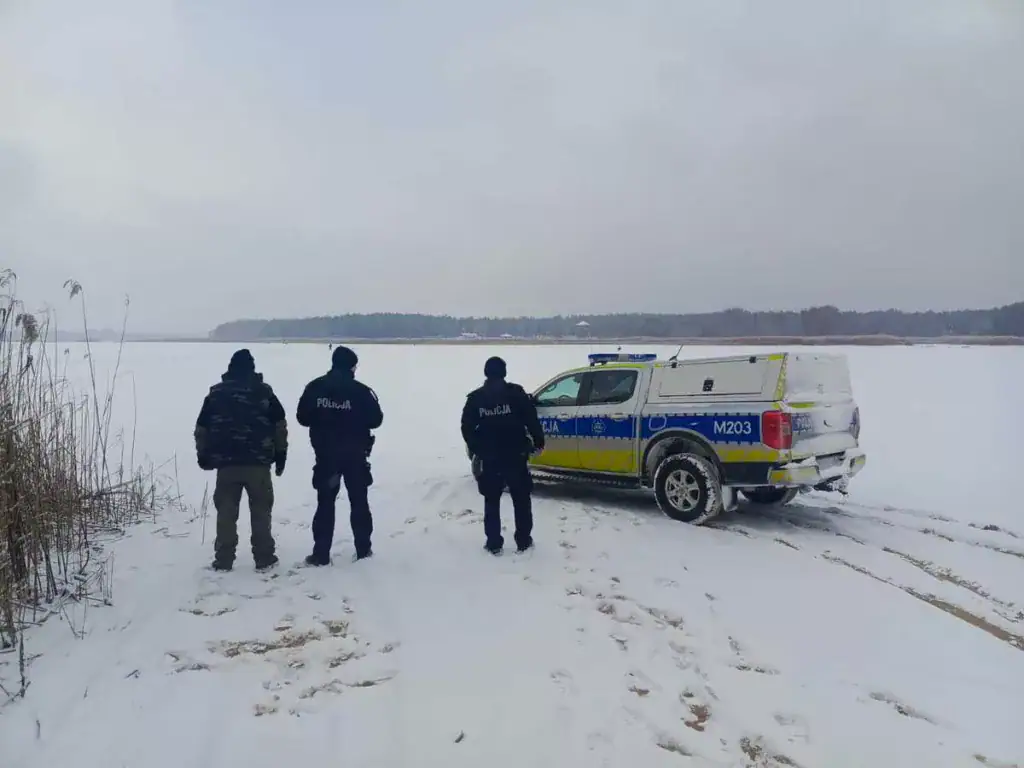 Jak zachować się gdy lód pęknie pod stopami?