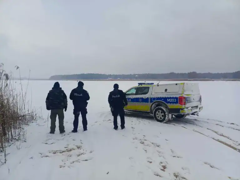 Jak zachować się gdy lód pęknie pod stopami?