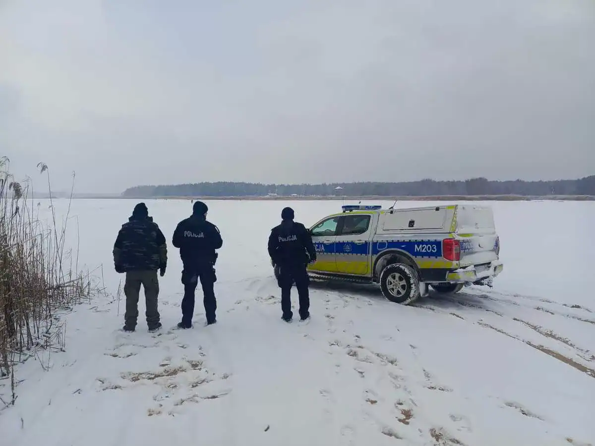 Jak zachować się gdy lód pęknie pod stopami?