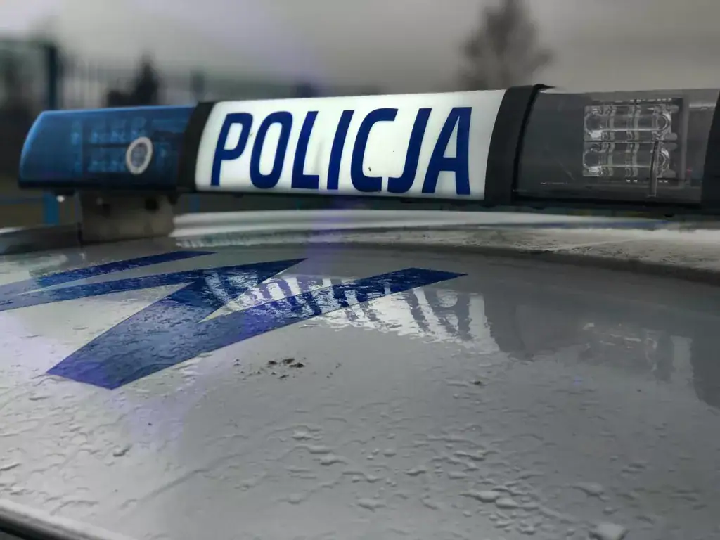 policjanci eskortowali ojca z rannym dzieckiem białystok