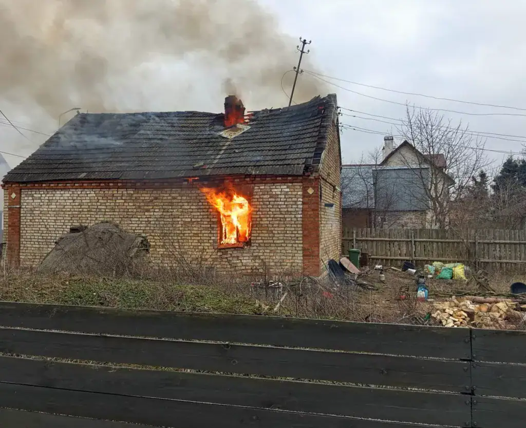 Policjanci uratowali mężczyznę z pożaru