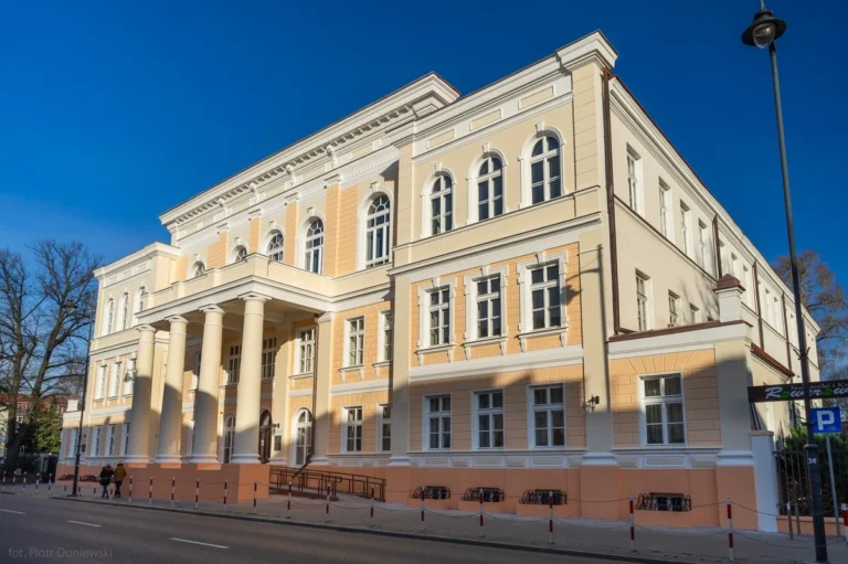 Uniwersytet w Białymstoku sprzedaje nieruchomości. Na liście Warszawska 63 i Liniarskiego 3