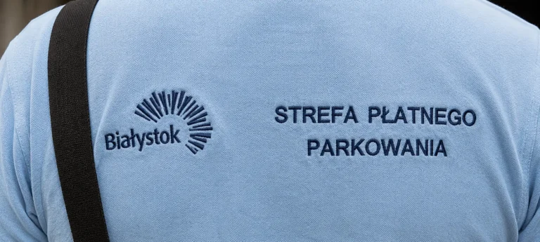 Nowe umundurowanie kontrolerów Strefy Płatnego Parkowania w Białymstoku